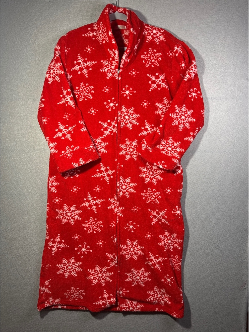 Secret Treasures Women's Red Snowflake Fleece Robe Size Large